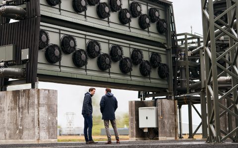 Climeworks-Orca-plant-in-Iceland-with-founders-C.Gebald-and-J.Wurzbacher_Copyright-Climeworks-480x300
